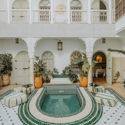 revêtement sur sol, mur et plafond.