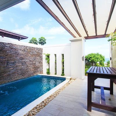 Revêtement, revêtement mural, revêtement de sol, revêtement intérieur, revêtement extérieur, carrelage, parquet, béton ciré, résine époxy, peinture décorative, enduit mural, parement mural, habillage mural, sol stratifié, moquette, revêtement résistant, finition murale, revêtement design, revêtement anti-humidité, revêtement anti-usure.